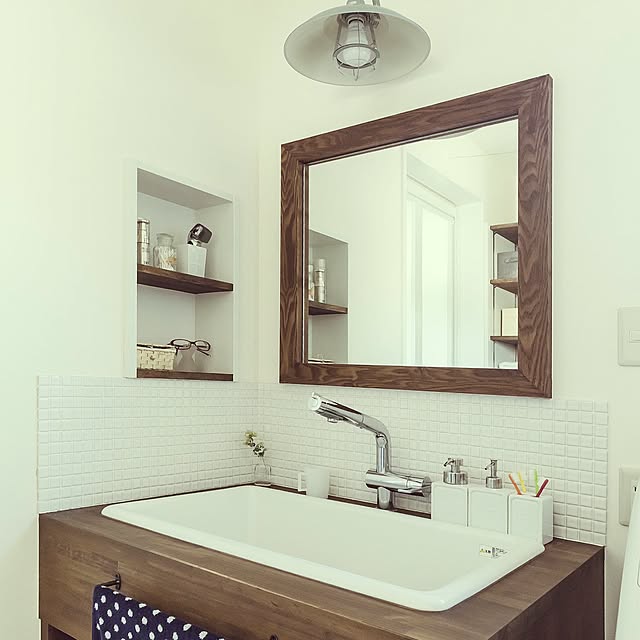 Bathroom,造作洗面台,ナチュラル,ブラケットライト,タイル,飾り棚,無垢材,ニッチ,セリア,北欧 nakahara0706の部屋