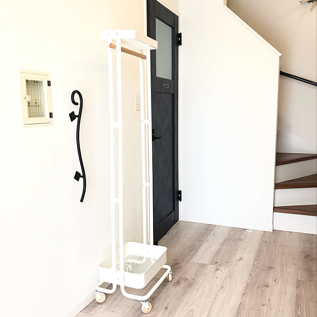 ナチュラルインテリアを目指して♡,防寒着置き場,ハンガーラック,玄関に収納,RoomClipショッピング,Entrance yukiminの部屋