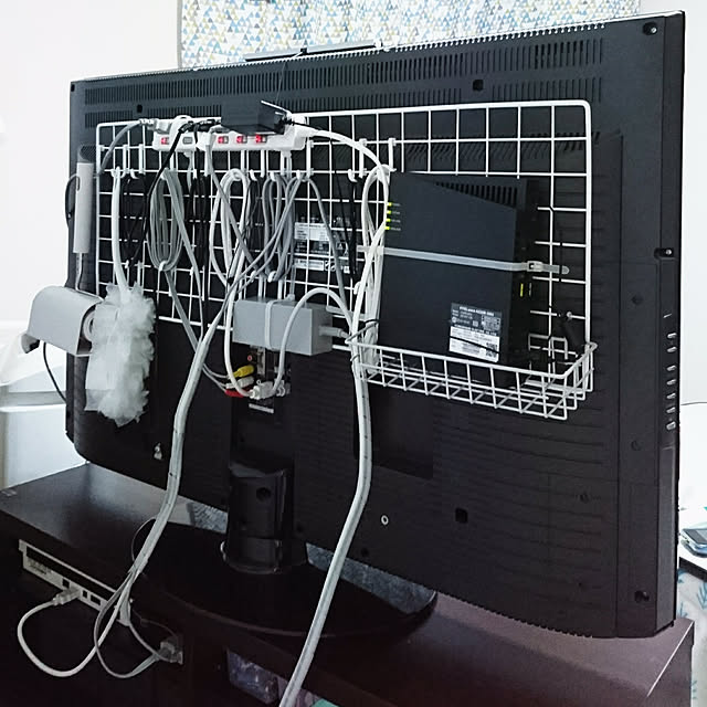 Lounge,ワイヤーネットDIY,セリア,シンプル,賃貸,Daiso,収納,テレビ,配線,テレビ裏,Wi-Fiルーター,無印良品,ハンディモップ LUMIXの部屋
