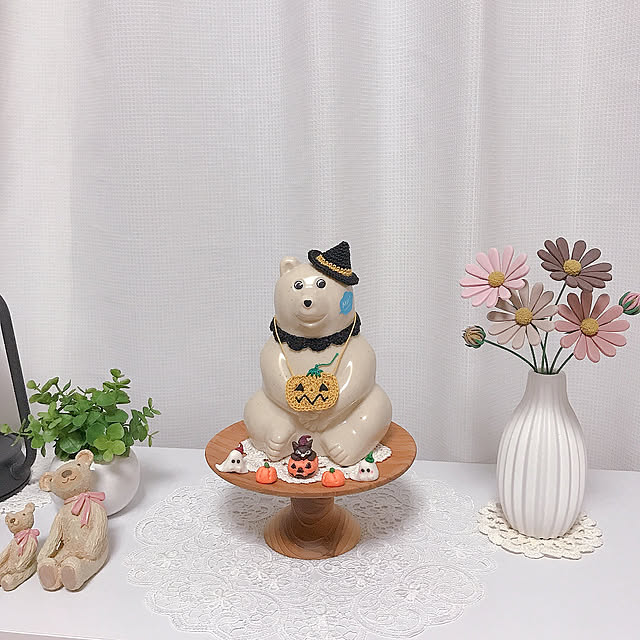 My Shelf,模様替え,フェイクグリーン,スリコのフラワーベース,mamaちゃんのクレイフラワー,くまさん親子オブジェ,粘土コネコネ作品,白くま貯金箱　着せ替え,白くま貯金箱,ディスプレイ棚,プチプラ,プチプラインテリア,賃貸でも楽しく♪,丁寧な暮らし,すっきり暮らす,心地よい暮らし,RC の素敵なご縁に感謝♡,いいね、コメントに感謝です(ᐥᐜᐥ)♡ᐝ,コメントお気遣いなく(⁎ᴗ͈ˬᴗ͈⁎),物を増やさない暮らし,いつも見てくださって感謝です(^^),皆さん優しい❤︎,2枚ÜP,やりすぎない！ゆるミニマリスト目指したい,ハロウィングッズ手作り,ハロウィンディスプレイ,ハロウィン natsuの部屋