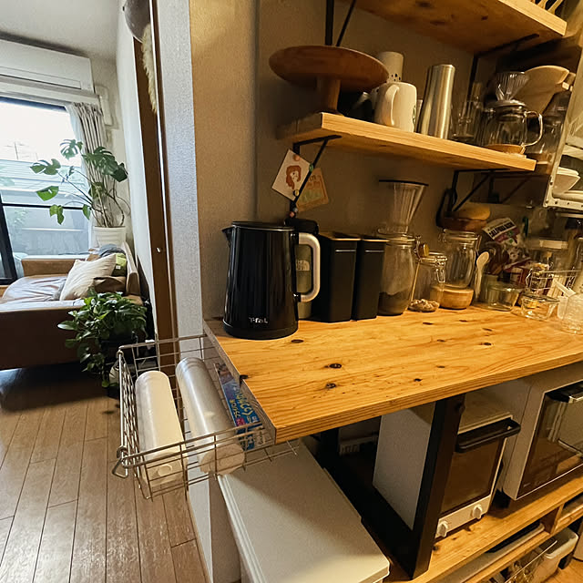 Kitchen,ニトリのワイヤーバスケット,隙間収納,無印良品,IKEA,アクセントクロス,カフェ風,セリア,賃貸,2LDK,2人暮らし,賃貸インテリア,賃貸でも諦めない！,セリアアイアンバー,たなDIY,『RCカントリー倶楽部☆』,RoomClipショッピング,ニトリの引き出しになるワイヤーバスケット,ニトリ,カインズラップホルダー,カウンター下収納 akoの部屋