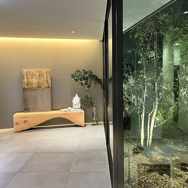 アルフレックスカーブベンチ,植物のある暮らし,ホテルライク,ヌックのある家,天井木目,すっきり暮らしたい,デザイナーズ住宅,ホテルライクインテリア,海外インテリア,記録用✎,くつろぎ空間,モルテーニ,アドヴァン タイル,インテリアブック,アドヴァンスアーキテクツ,リビエラタイル,アルフレックス テーブル,アルフレックスチェスト,Entrance achuの部屋