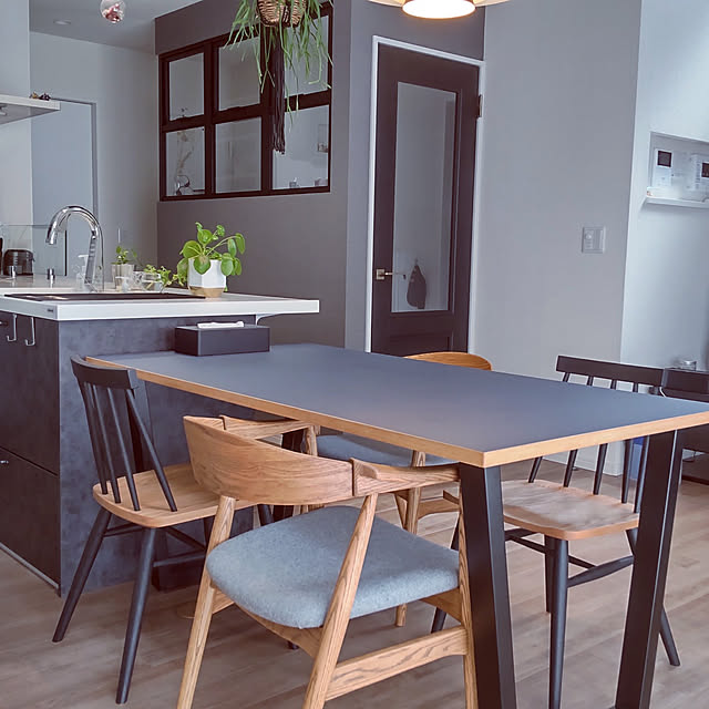 Kitchen,オーダー家具,KANADEMONO,ダイニングテーブル,観葉植物,室内窓,アイアン,ネイビー,モモナチュラル,吊るす,アクセントクロス,デコ窓 nahoの部屋