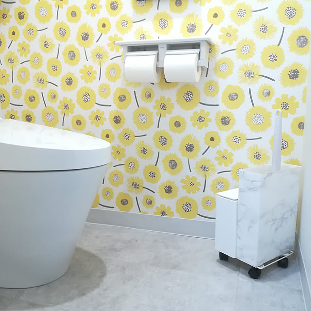 目隠し,トイレ,収納,流せるトイレブラシ,流せるトイレブラシ収納,プラダン,DIY,壁紙,アクセントクロス,向日葵,ひまわり,ヒマワリ,花柄壁紙,プラダンDIY,トイレ収納,100均,浮かす収納,mag掲載ありがとうございます♥️嬉しい,Bathroom,トイレ掃除 w+の部屋