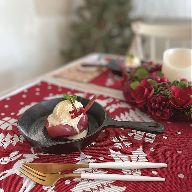 おうち時間,クリスマスディスプレイ,クリスマス雑貨,クリスマス,ニトリ,おうち時間を楽しむ,ホワイトナチュラル,スキレット,ナチュラルインテリア,暮らしをたのしむ,IGやってます,テーブルコーデ,しろがすき,クリスマスはじめました,LEDライト,クリスマスリース,ニトリのクリスマス2021,デリシア,ランチョンマット,テーブルコーディネート,やっぱり白が好き,ニトスキ,華やぐテーブルコーデ,My Desk mikaの部屋