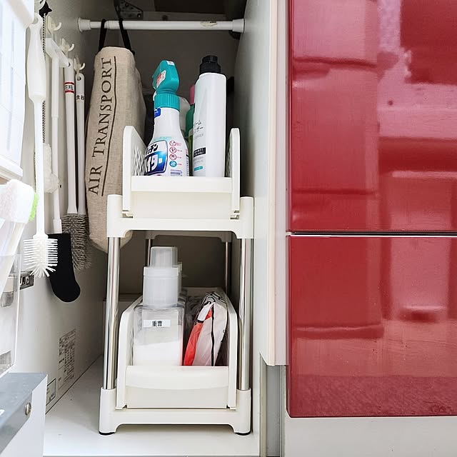 Kitchen,キッチン雑貨,赤いキッチン,新生活,ボトルブラシ,掃除グッズ,LIXIL,取り出しやすい収納,引出し収納,マンション暮らし,キッチン掃除道具,システムキッチンの扉,側面収納,開き戸 収納,シンク下スライドラック,引き出す収納,花瓶洗いブラシ,LIXILキッチン,奥行きがある収納,整理収納,狭い場所 love1017の部屋