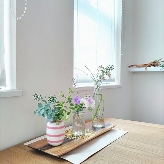 My Desk,一輪挿し,夏,花のある暮らし,いつもいいねやコメありがとうございます♡,フォロワーの皆様に感謝♡,見てくださる皆様に感謝♡,ケーラーオマジオミニ,空き瓶 再利用,ウエストリンギア,オレガノケントビューティー,ユーカリ,ミスカンサス,カリブラコア,陶器,ガラス瓶 Haの部屋