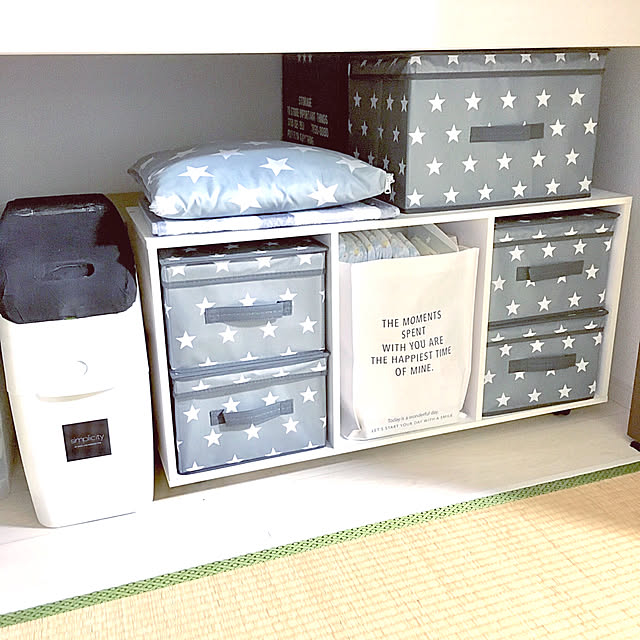カラーボックス 横置き,横置き,オムツ用ゴミ箱,オムツ収納,赤ちゃんグッズ,赤ちゃんスペース,赤ちゃんのいる暮らし,ダイソー,プチプラ雑貨,300均,クゥクゥ,カラーボックス,収納アイデア,簡単DIY,DIY女子,100均DIY,Instagramやってます,こどものいる暮らし,収納ボックス,モノトーンインテリア,My Shelf ____pir.y.oの部屋