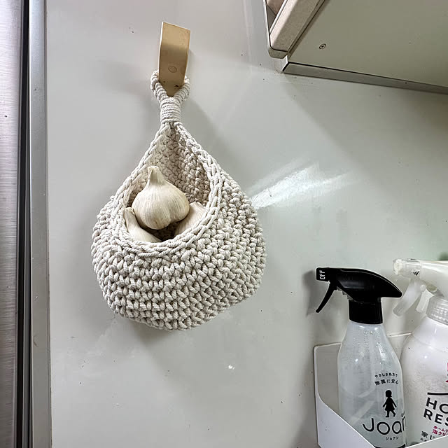 Kitchen,ニトリ,無印良品,マグネットフック,ニンニク保存,ホーローパネル,マグネットつけ放題の壁,デコホーム,メッシュ収納袋,複数枚投稿,吊るして収納 mizucchiの部屋