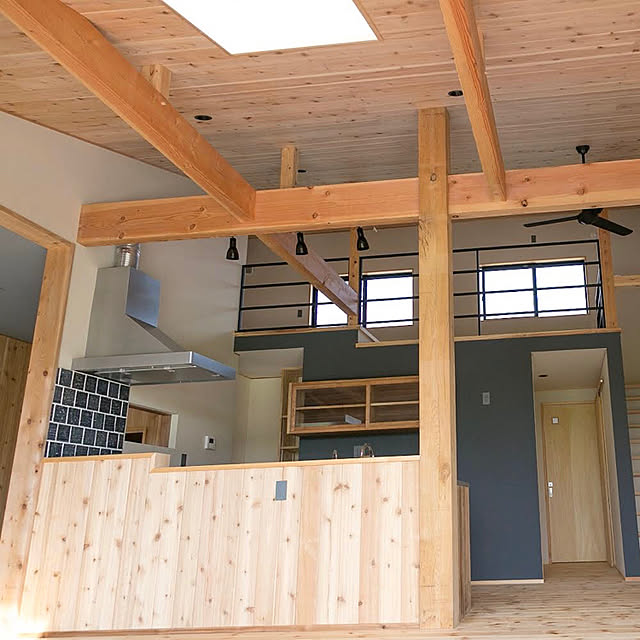 小山市,カフェ風,吹き抜けリビング,リビングダイニング,栗の木,大黒柱,造作背面収納棚,造作キッチン,無垢材,仲野工務店,手刻み,大工の嫁,大工,自然素材,工務店との家づくり,注文住宅 工務店,オスモ,栃木県,注文住宅新築,工務店が建てる家,自然素材の家,栃木県 益子町,注文住宅,開放感のあるリビング,Kitchen,木のぬくもり,タイル,工務店と建てる,カフェ風キッチン,神保スイッチ,ジンボスイッチ satomi1004の部屋