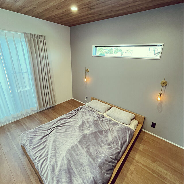 真鍮ライト,ローベッド,木目調クロス,寝室,Bedroom m.k.813の部屋