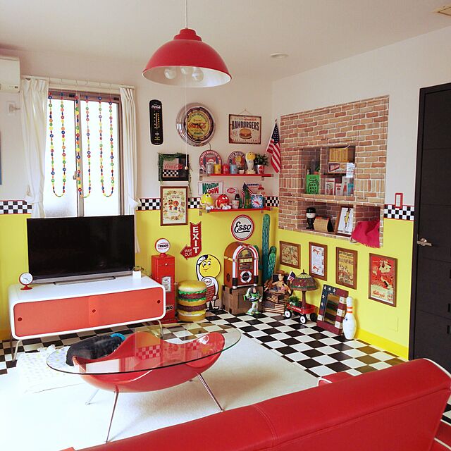 原色元気なお部屋 ビビッドカラーで彩るカラフルスタイル Roomclip Mag 暮らしとインテリアのwebマガジン