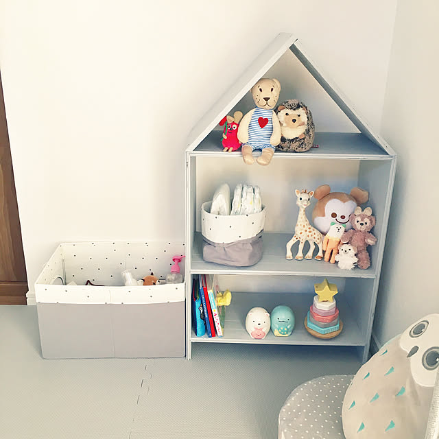 赤ちゃんスペース,おむつ収納,漆喰壁,すみっこぐらし,キリンのソフィ,フレデリック,ぬいぐるみ収納,絵本棚DIY,リビングの一角,赤ちゃんのいる部屋,おうちモチーフ,プレイマット ベビー,Lounge a-sumireの部屋
