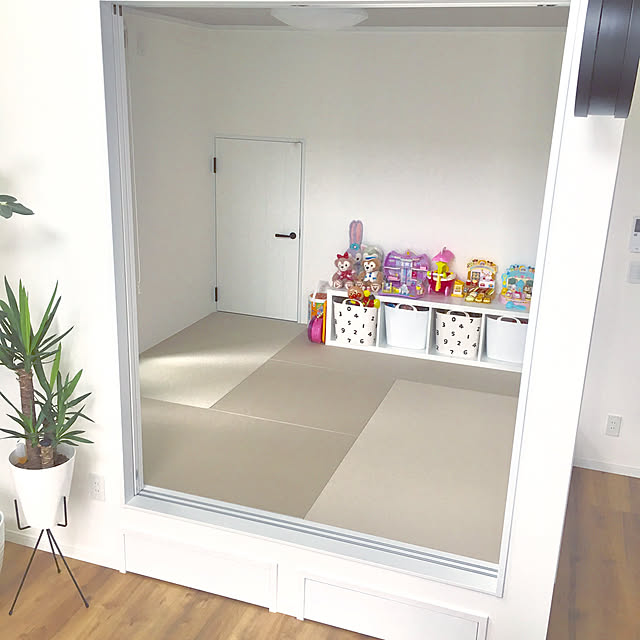 Lounge,スタックストー,アンパンマンのおもちゃ,ディズニー,観葉植物のある暮らし,観葉植物,グレーの畳,IKEA,小上がり畳スペース,小上がり和室,子供部屋&キッズスペース,こどもと暮らす。,モノトーン好き,グレー インテリア,新築一戸建て,スッキリ暮らしたい,こどものいる暮らし,シンプル,ホワイト,グレー好き♡ muuの部屋
