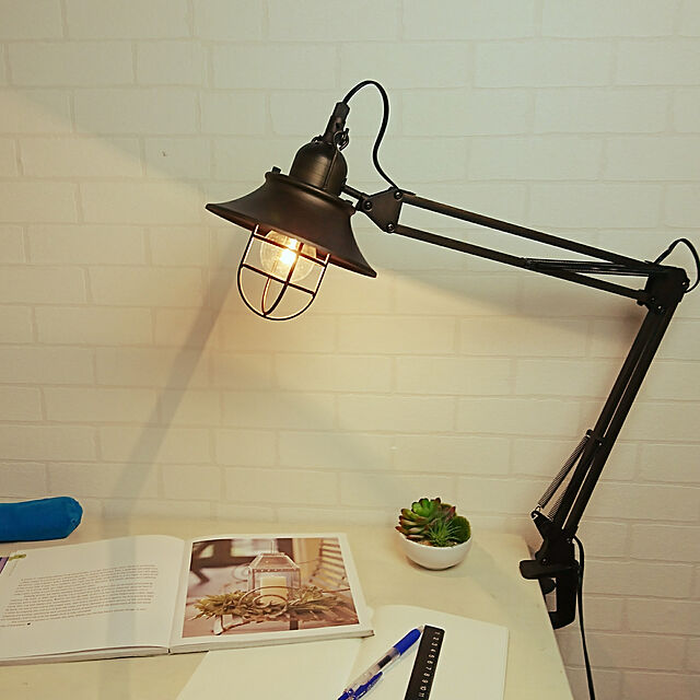 間接照明にも♪お部屋をやさしく照らすデスクライト・テーブルランプ10