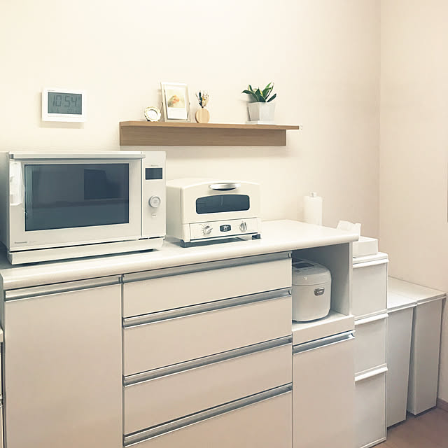 Kitchen,ごみ箱,食器棚,トースター,ホワイト,無印良品 壁に付けられる家具,ナチュラル,シンプル,建売,建売住宅,ミニマリスト,すっきり暮らしたい,子供と暮らす,こどものいる暮らし,ありがとうございます,RoomClip mag 掲載 riの部屋