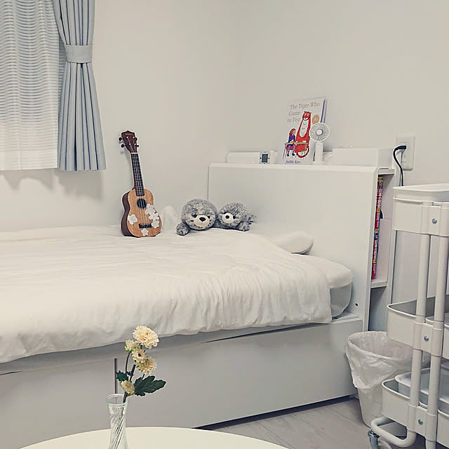 Bedroom,夏の記録,100円ショップ,ニトリのベッド,ニトリのNクール,無印良品,IKEAのスチールワゴン,IKEAのごみ箱,小学生女子の部屋,ウクレレ,ウクレレのある暮らし,アザラシのぬいぐるみ,英語絵本,ハンディファン,ホワイトインテリア,ホワイト×グレー,小学生女の子の部屋 ayu---の部屋