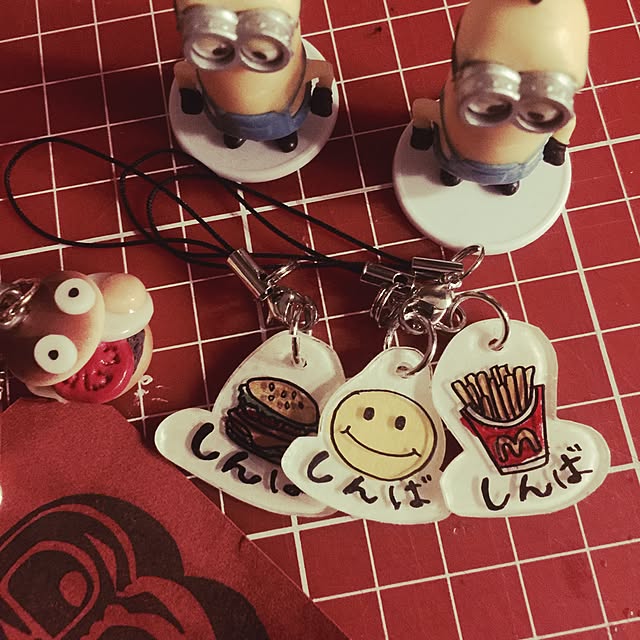 プラバンを使った作品100選 キャラクターを使ったデザインやアクセサリーなど Roomclip Mag 暮らしとインテリアのwebマガジン プラバンを使った作品100選 キャラクターを使ったデザインやアクセサリーなど Roomclip Mag 暮らしとインテリアのwebマガジン