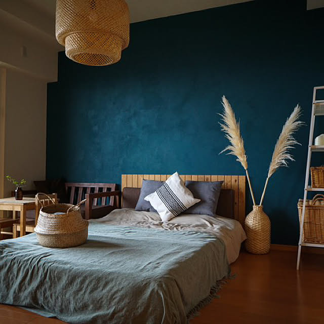 パンパスグラス,IKEA,セルフリノベーション,植物,DIY,ペイント壁,吊り下げ照明,セルフリフォーム,Bedroom toshitoshihomeの部屋