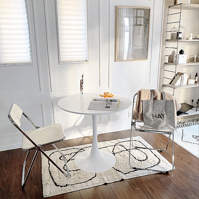 ブランケット収納,ブランケット,ホワイトインテリア,セルフペイント,H&M HOME,壁付けディスプレイ,韓国インテリアに憧れる,くつろぎ空間,癒し,おうちカフェ,おうち時間,セルフリノベーション,カフェスタイル,椅子,韓国インテリア,RoomClipショッピング,カフェ風インテリア,チェア,ZARA HOME,ベージュインテリア,北欧ナチュラル,シンプルインテリア,手作り,韓国インテリア雑貨,おうち見直しキャンペーン,注文住宅,モールディング,ねこのいる暮らし,ねこのいる日常,On Walls,北欧インテリア,海外インテリアに憧れる,トートバッグ,背面ディスプレイ,背面,シェルフ,ラウンドテーブル chibi76の部屋