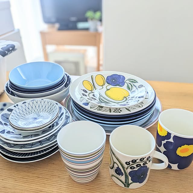 My Desk,無印良品,マグカップ,ディスプレイ収納,Iittala,ル・クルーゼ,見せる収納,ナチュラルキッチン,食器収納,カゴ収納,波佐見焼き,お気に入りの器,origo,ティーマ ボウル,マグカップ収納,キッチンペーパー収納,北欧食器好き,吊り棚収納,セリアのティッシュケース,マヤムー ポットスタンド,パラティッシブラック,好きな器のある暮らし,複数枚投稿,プチプラ食器も好き,RoomClipショッピング,青系の器,ゴミ箱,イベント受賞しました♡,98回目のmag掲載,2024.8.8 hihaの部屋