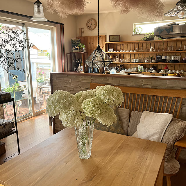 Overview,カフェ風インテリア,アンティーク雑貨,癒しの時間,花のある暮らし,雑貨好き,花好き,おうち時間,心地よい暮らし,花とグリーンのある暮らし,お家時間を楽しむ♪,平家の家,心地よく暮らす工夫,見せる収納,カリモクダイニングテーブル　34年もの,ペンダントライト rinrinの部屋