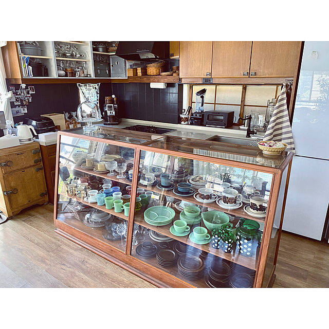 食器収納,食器好き,築30年超,古いもの,古い家,食器棚,ガラスケース,パンケース,ガラスパンケース,わが家のキッチン Megumiの部屋