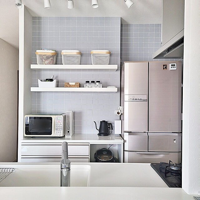 Kitchen,グレーインテリア,グレー×ホワイト,壁面収納,小さなキッチン,IKEA　LACKウォールシェルフ Ruの部屋
