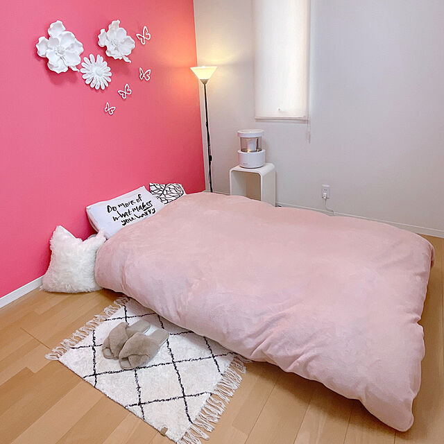Bedroom,乾燥対策,Francfranc,ウォールフラワー,ピンクの壁紙,美肌ケア,RHYTHM,体調管理,リズム加湿器 mikiの部屋