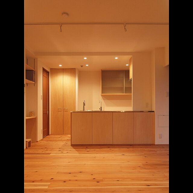 杉床と広々とした造作キッチンのある部分リフォーム,キッチン,キッチンカウンター,キッチン収納,ペニンシュラキッチン ithink_architectural_designの部屋