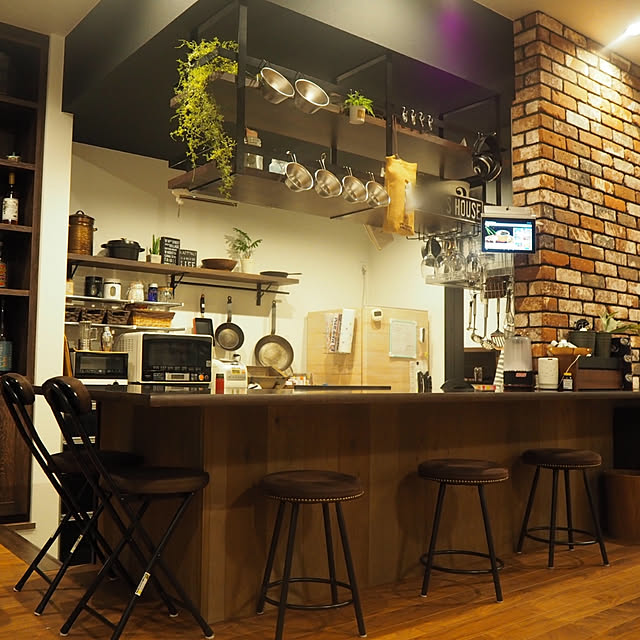 Kitchen,キッチンカウンター,キッチン収納,吊棚,トクラスキッチン,バー,バーカウンター,バーカウンターのある家,BAR風,BARカウンター,bar,100均,ダイソー,ダウンライト,ストウブ,ブルックリンスタイル,ブルックリン風,ブルックリン,男前,観葉植物,フェイクグリーン,スツール,いつもありがとうございます♪感謝☆,ブルックリンらしい自由なスタイル yes.keeの部屋