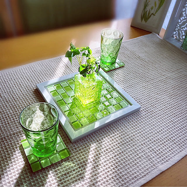 プチDIYで暮らしにアクセントを！ダイソーのガラスタイルを使ったDIYアイデア実例集