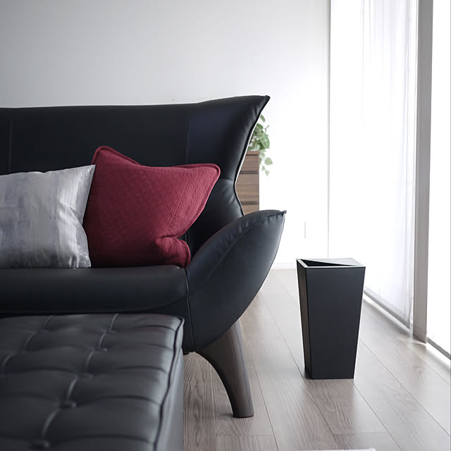 お部屋の必需品がインテリアに♪使いやすくて見栄えもいいリビングに置きたくなるゴミ箱6選