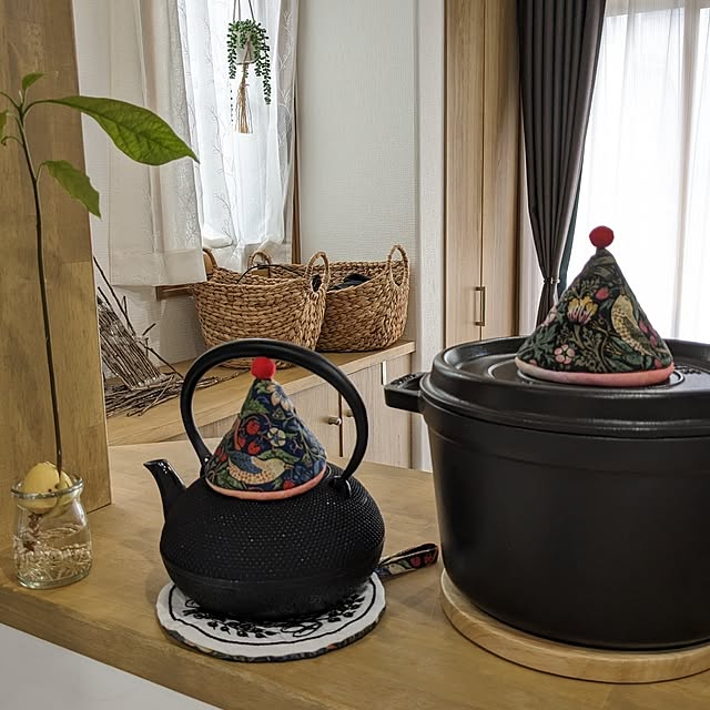 ハンドメイド 春,ハンドメイド,刺繍が好き,日常に感謝,手作り,暮らしを楽しむ,リメイク,季節を楽しむ,刺繍,普通の建売り,おうち時間,くつろぎ空間,手刺繍,南部鉄器 鉄瓶,南部鉄器,三角鍋つかみ,ストウブ鍋,リラックスタイム,春,ウイリアムモリス,いちご泥棒,アボカド水栽培,Kitchen,息子の木の棒が大量すぎる(笑) sayan_0321の部屋