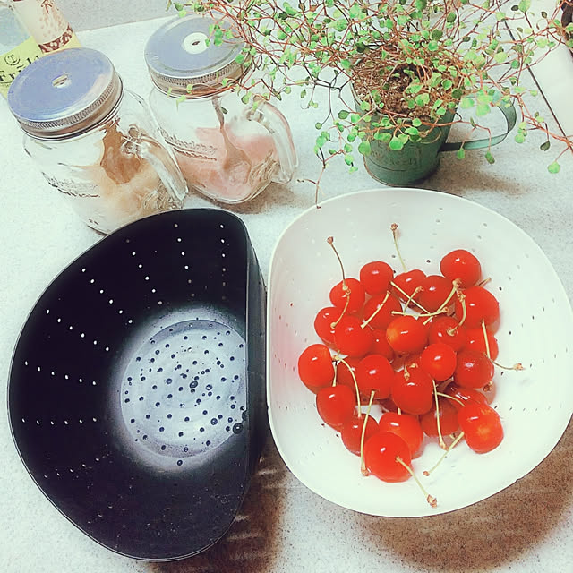 Kitchen,RCの出会いに感謝♥︎,いいね&フォローありがとうございます☆,『RCカントリー倶楽部』,自分らしく自由に…,いつもありがとう(*´ー｀*),忙しくても楽しんで♡,シリコンザル,セリア♡,サクランボちゃん,見てくれてうれしいです(๑•̀ㅁ•́ฅ✧,メイソンジャー♪,ワイヤープランツ,セリアの鉢,6月26日♥️,コメントスルーで大丈夫です♡,コメント返し遅くてすみません❗️,岩塩,きび砂糖,セリアのシリコンザル,モノトーン,キッチン用品 umiumiの部屋
