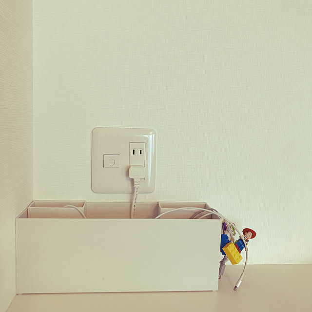 充電ステーションの実例73選 Roomclip Mag 暮らしとインテリアのwebマガジン