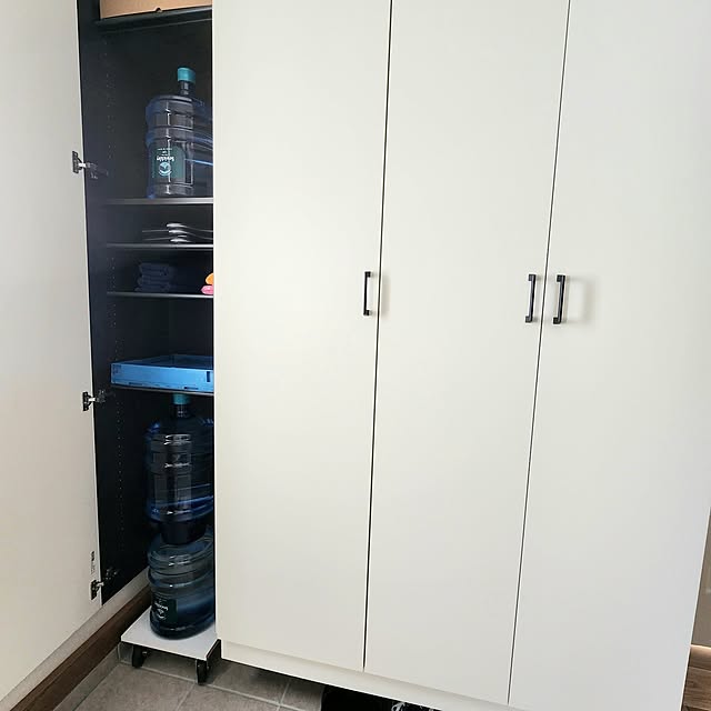 My Shelf,わが家の防災,ローリングストック,水の確保,水の収納,ウォーターサーバー,ウォーターサーバーの水ストック,靴箱収納,玄関収納,キャスター台,重いもの収納,東日本大震災の教訓,壁面収納,動線を考えた収納 75の部屋