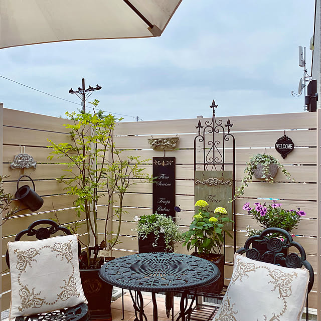 シマトネリコ,クッション,パラソル,ガーデンテーブル&チェア,天使,アイアンフェンス,癒しの空間,お茶タイム,心地よい暮らし,庭,海外インテリアに憧れる,フレンチアンティーク,ガーデン雑貨,トールペイント手描き,目隠しフェンス,あじさい,好きなものに囲まれた暮らし,エレガント,コレ、DIYしたよ!,ヨーロピアン,アナベル,ガーデンプレート,Entrance reira...の部屋