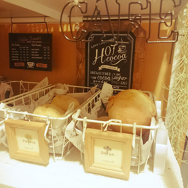 Kitchen,ナチュラルインテリア,すっきり暮らしたい,野菜ストック置き場,スリコ☆,３coin's,ワイヤーかご♡,英字ペーパー,セリア,niko and…,カフェボード,木製フレーム,ネームランド,山善,山善収納部,キッチンすっきりラック モニター品,キッチンすっきりラック,伸縮式ペール上ラック,勝手口のある土間,イメージはマルシェ wakaba223の部屋