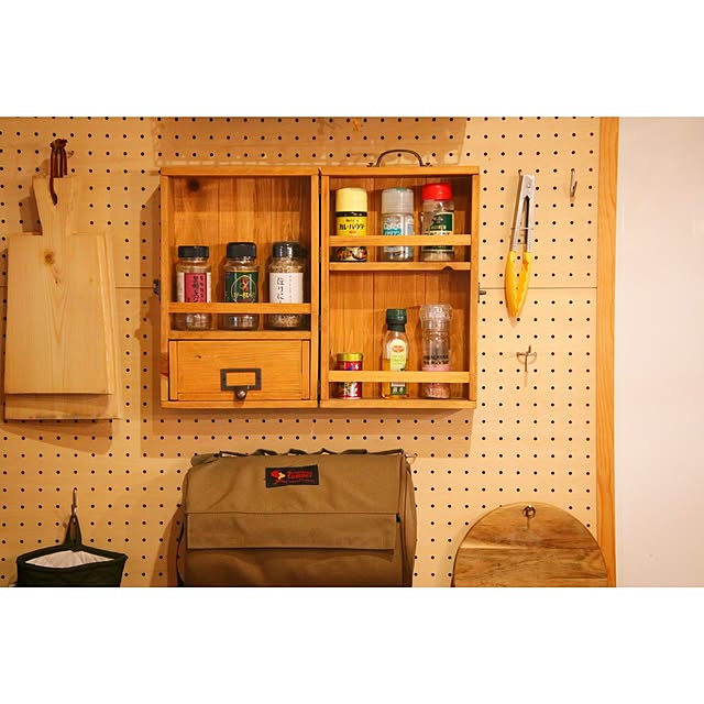 On Walls,壁面収納,DIY,スパイスボックス,キャンプ用品,キャンプ道具,アウトドアグッズ,キャンプギア,スパイスボックスDIY,アウトドアスパイス,パンチングボード,有孔ボード,オレゴニアンキャンパー,UNIFLAME,DULTON,カッティングボード,カッティングボードDIY,キッチンペーパー,キッチンペーパー収納,キッチンペーパーホルダー tentpegの部屋