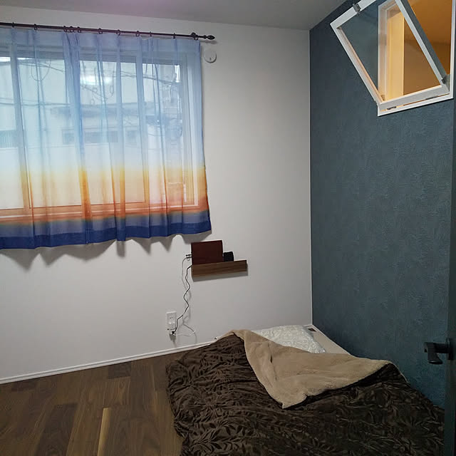 Bedroom,寝室,ふとん生活,無印良品 壁に付けられる家具,長押,充電ステーション,アクセントクロス,カーテン,ベルメゾン,室内窓,装飾レール,無垢フローリング,セカンドハウス Maroの部屋
