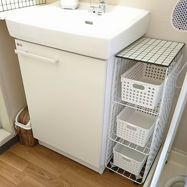 Bathroom,100均リメイク,ワイヤーラティス,100均,古い団地,団地でも諦めない！,セリア,100均DIY,タイルシール,隙間収納,保存90件超ありがとうございます tamiの部屋
