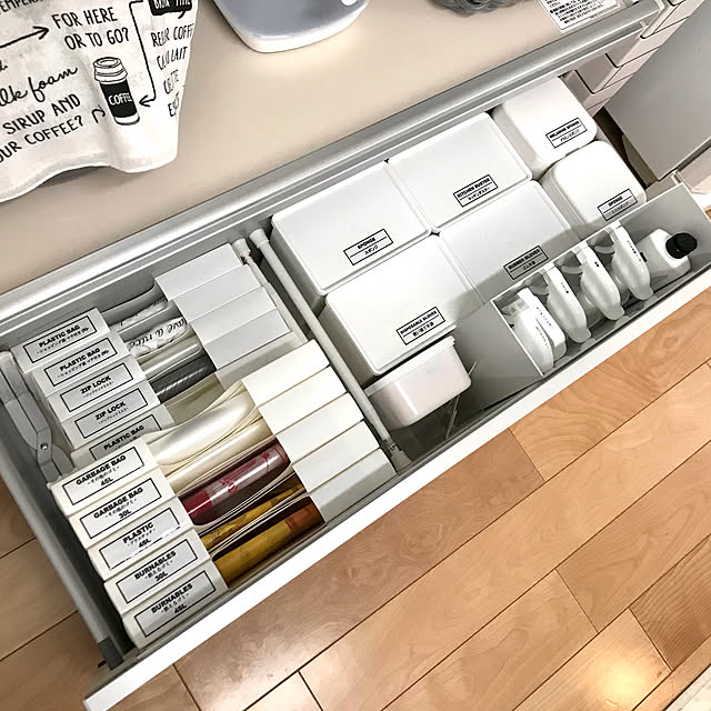 mon･o･tone,見た目もスッキリ♡,ラベリング♡,つっぱり棒,ファイルボックス収納,無印良品,セリア,掃除グッズ収納,スポンジ収納,洗剤収納,ジップロック収納,ゴミ袋収納,名もなき家事,モノトーン,Kitchen YU-RIの部屋