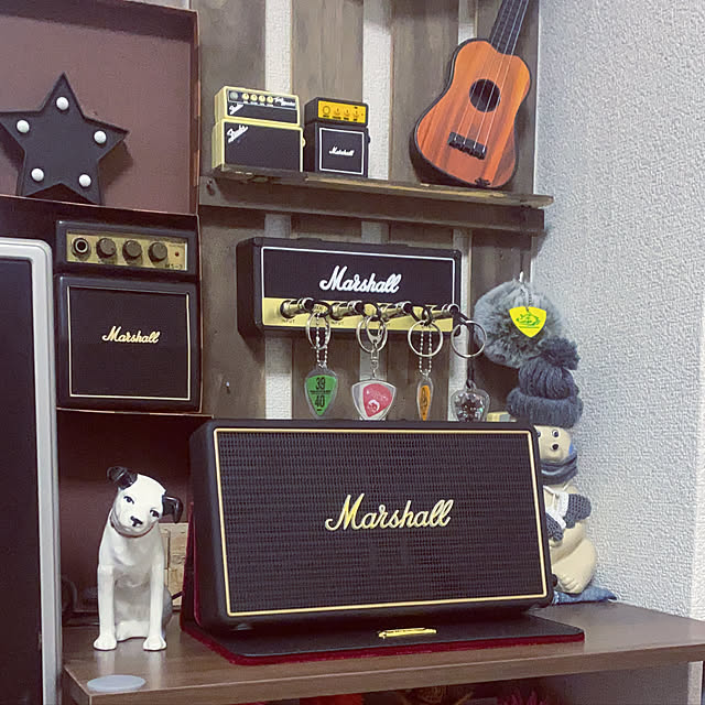 空き箱,Bluetoothスピーカー,マーシャル,スピーカー,セリア,ニッパーくん,アンプ,すのこ,ビクター犬,しろくま貯金箱,フェンダー,ダイソー,築古賃貸マンション,My Shelf,ギター,キーハンガー ysmk2117の部屋