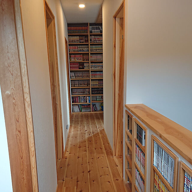 My Shelf,無垢材,無垢の床,マンガ収納,まんが本棚,壁いっぱいの本棚,自在棚 cooの部屋