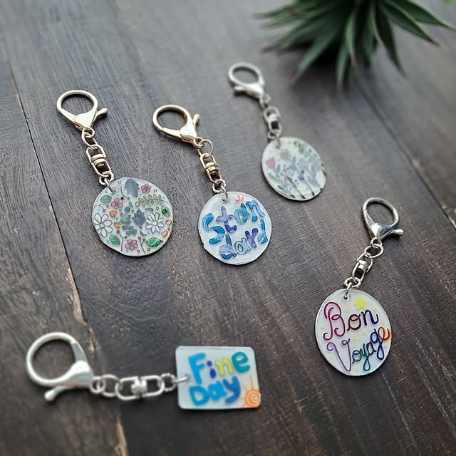 Lounge,ハンドメイド,手作り雑貨,シンプルに暮らす,モノ作り好き,猫と暮らす,ロイヤルホームセンター,猫用毛布,プラ板キーホルダー shinoの部屋