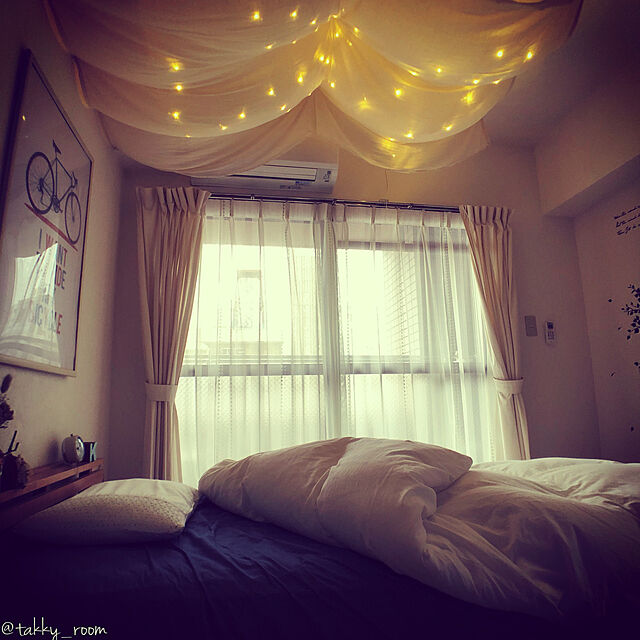 Bedroom,フェアリーライト,賃貸,一人暮らし,カフェ風,1K,シンプル,ベッド,天蓋,8畳,北欧ポスター Takkyの部屋