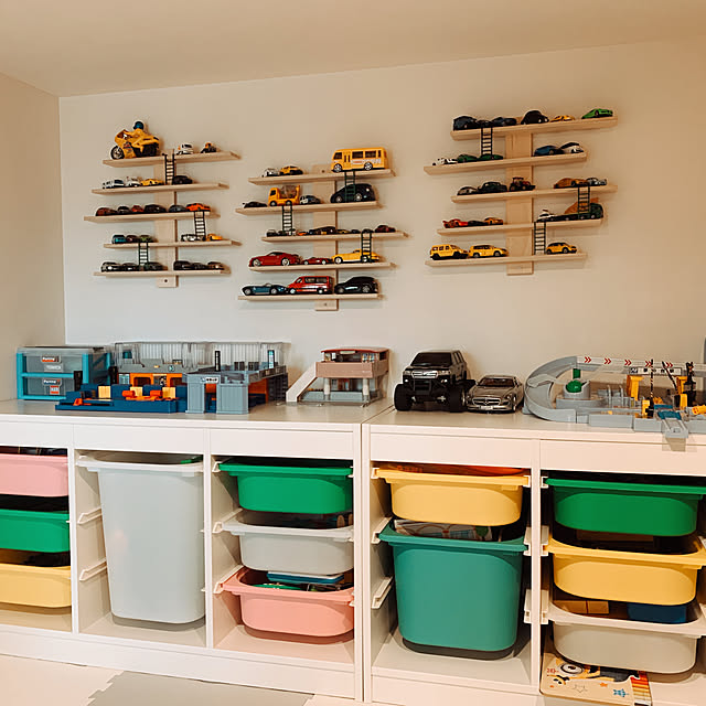 ルースティグト,トロファスト,男の子,車,トミカ,キッズルーム,IKEA,On Walls jasmineの部屋