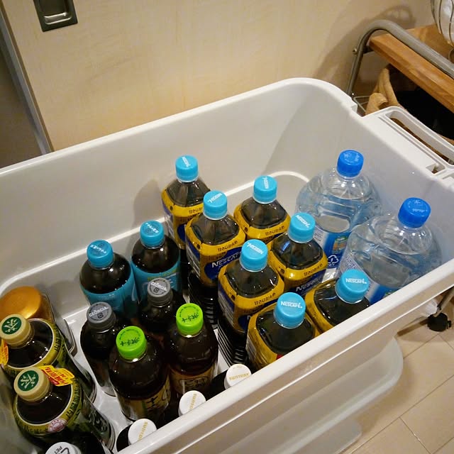 Kitchen,食材ストック,飲料ストック,ご縁に感謝です,子育て奮闘中,無言いいね＆フォローすみません>_<,子供のいる暮らし,ルームクリップに感謝,見てくださってありがとうございます,いいね&フォローありがとうございます☆,シングルマザー,賃貸ハイツ,整理収納アドバイザー,無印良品,頑丈収納ボックス,ハイツ,2LDK,賃貸インテリア,ペットボトル収納,保存して下さりありがとうございます♡ Myuuの部屋