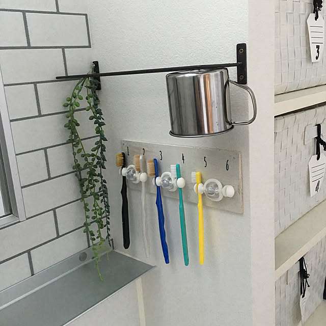 歯ブラシをすっきり収納 セリアの歯ブラシホルダー Roomclip Mag 暮らしとインテリアのwebマガジン 歯ブラシをすっきり収納 セリアの歯ブラシホルダー Roomclip Mag 暮らしとインテリアのwebマガジン